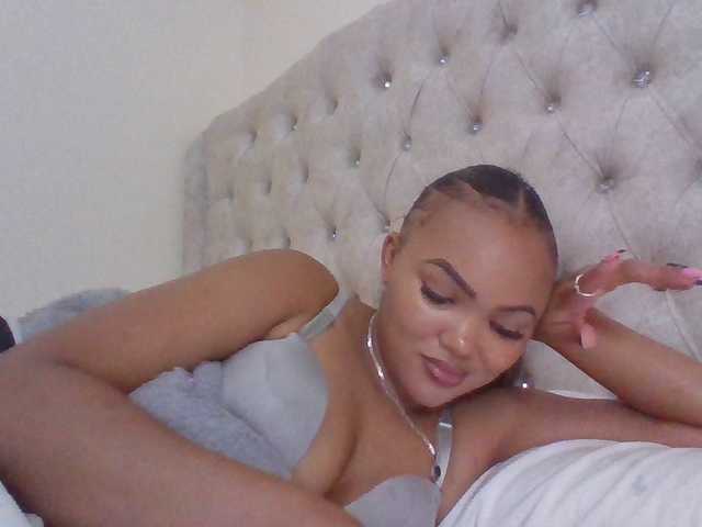 Beautystar12 live cam on BongaCams