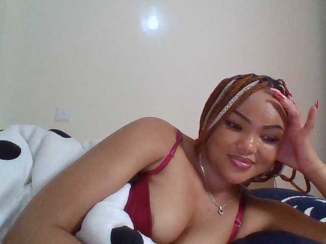 Beautystar12 live cam on BongaCams