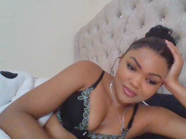 Beautystar12 live cam on BongaCams