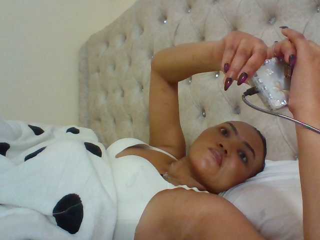 Beautystar12 live cam on BongaCams