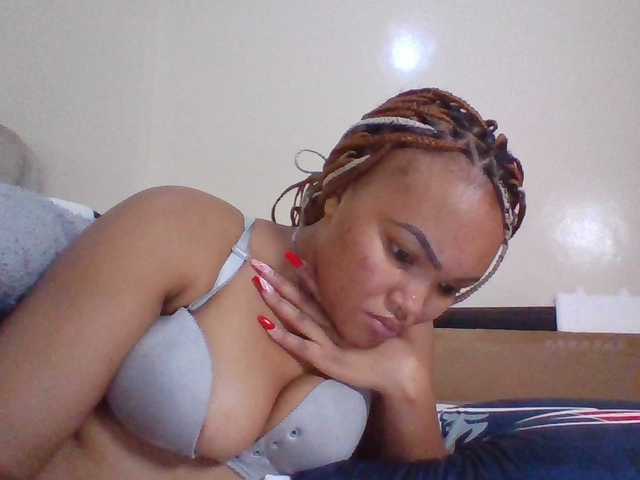 Beautystar12 live cam on BongaCams