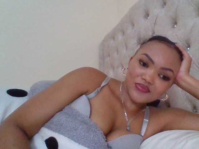 Beautystar12 live cam on BongaCams