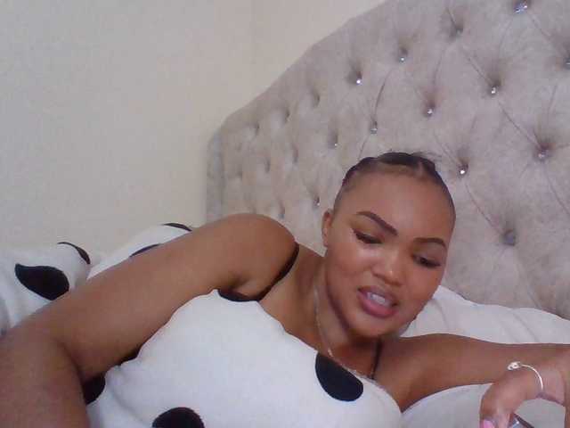Beautystar12 live cam on BongaCams