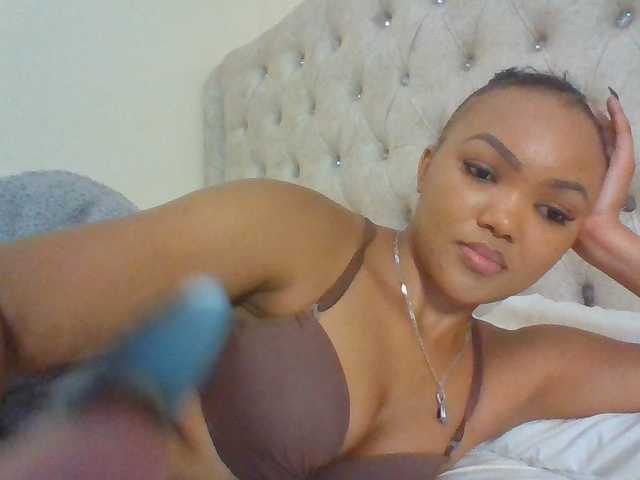Beautystar12 live cam on BongaCams