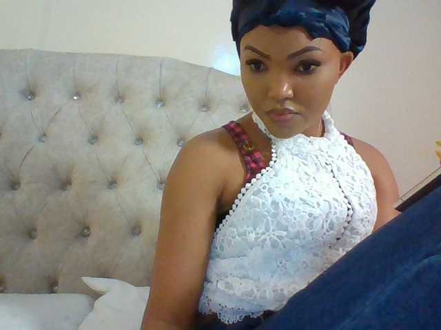 Beautystar12, en directo ahora en BongaCams