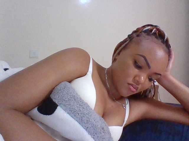 Beautystar12 live cam on BongaCams