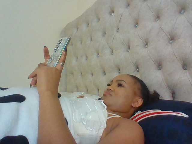 Beautystar12 live cam on BongaCams