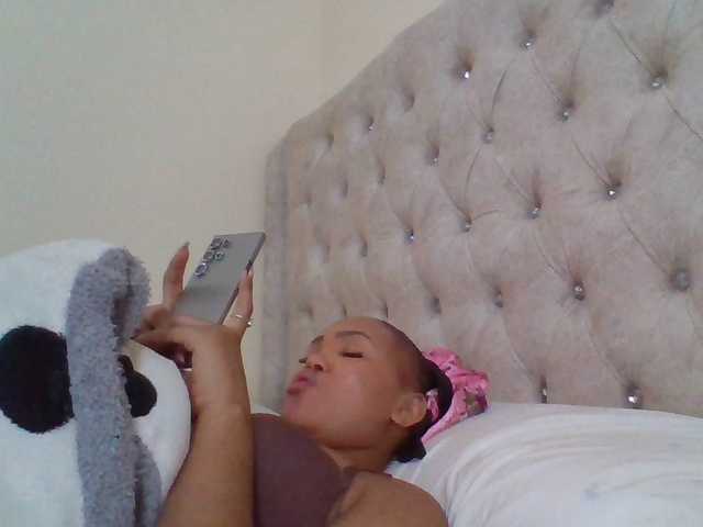 Beautystar12 live cam on BongaCams