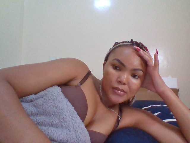 Beautystar12 live cam on BongaCams