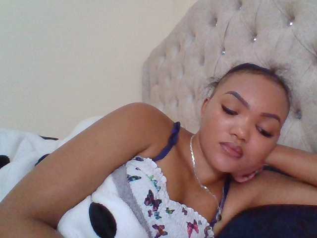 Beautystar12 live cam on BongaCams