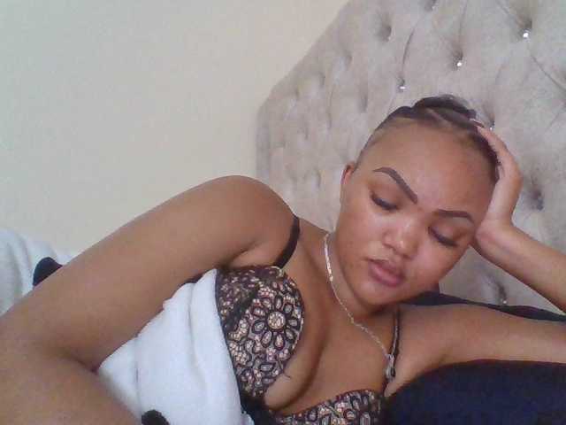 Beautystar12 live cam on BongaCams