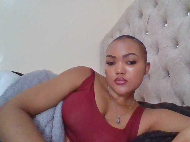 Beautystar12 live cam on BongaCams