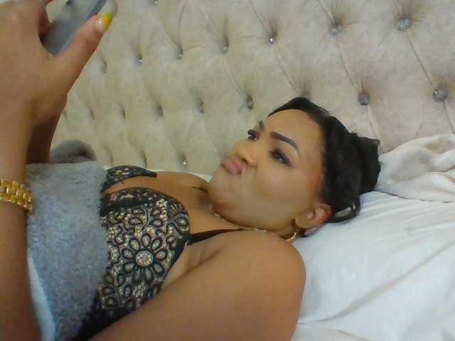 Beautystar12, en directo ahora en BongaCams