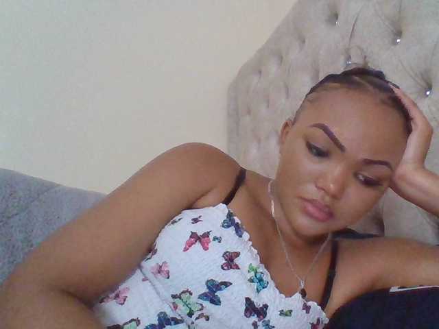 Beautystar12 live cam on BongaCams