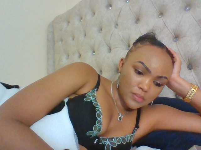 Beautystar12 live cam on BongaCams