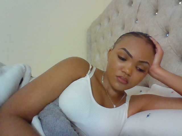 Beautystar12 live cam on BongaCams