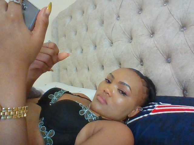 Beautystar12 live cam on BongaCams