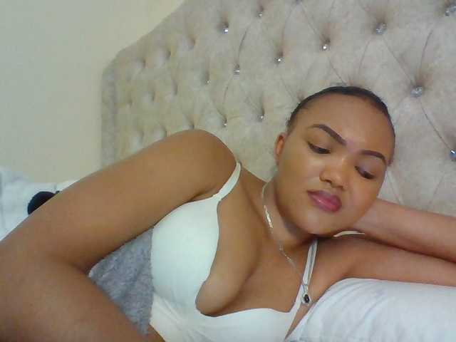 Beautystar12 live cam on BongaCams