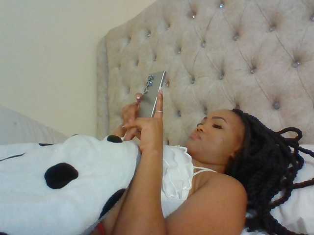 Beautystar12 live cam on BongaCams