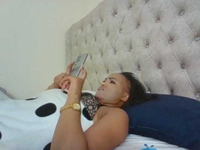 Beautystar12 live cam on BongaCams