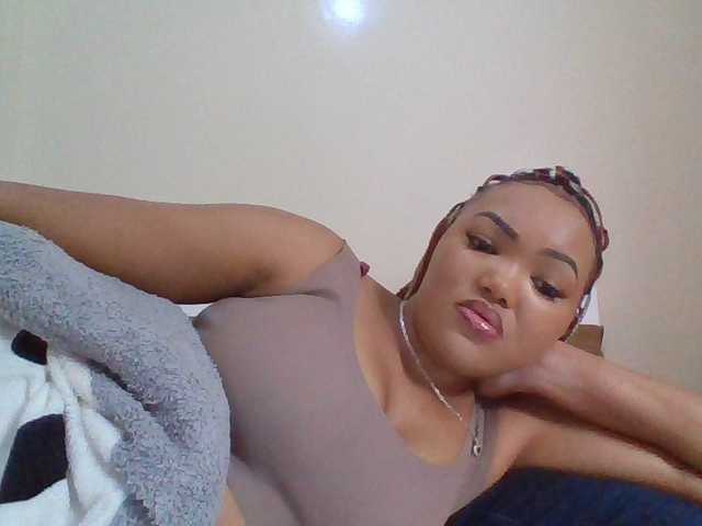 Beautystar12 live cam on BongaCams