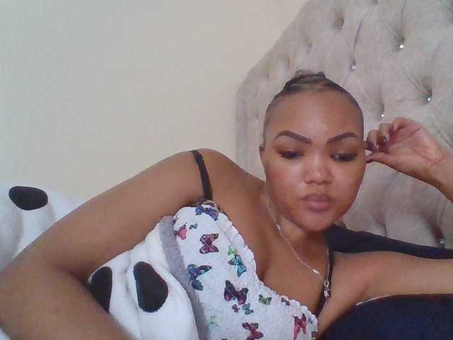 Beautystar12 live cam on BongaCams