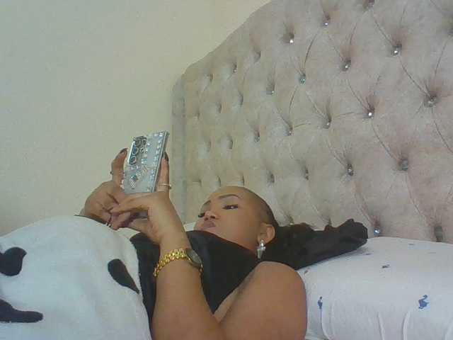 Beautystar12 live webcam show