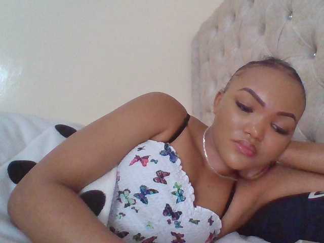 Beautystar12 live cam on BongaCams