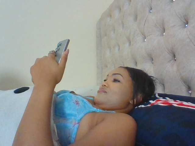 Beautystar12 live cam on BongaCams