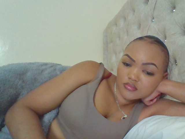 Beautystar12 live cam on BongaCams
