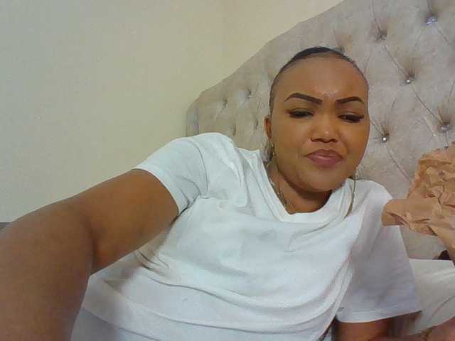 Beautystar12 live cam on BongaCams
