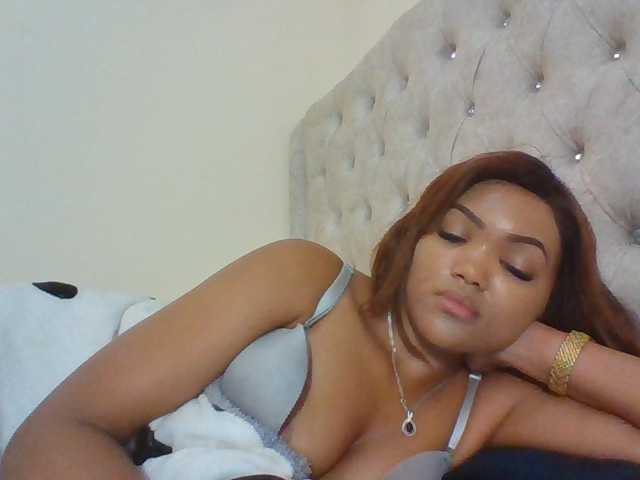 Beautystar12 live cam on BongaCams