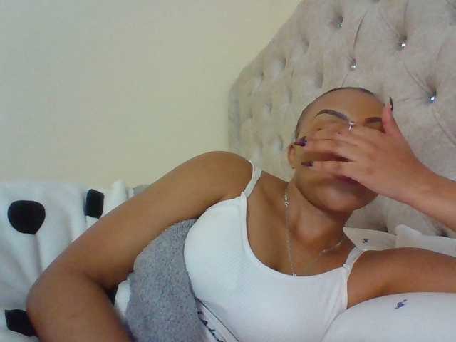 Beautystar12 live cam on BongaCams