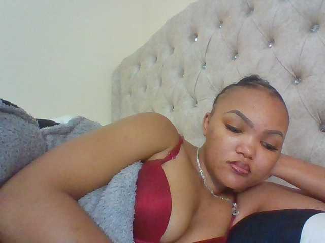 Beautystar12 live cam on BongaCams