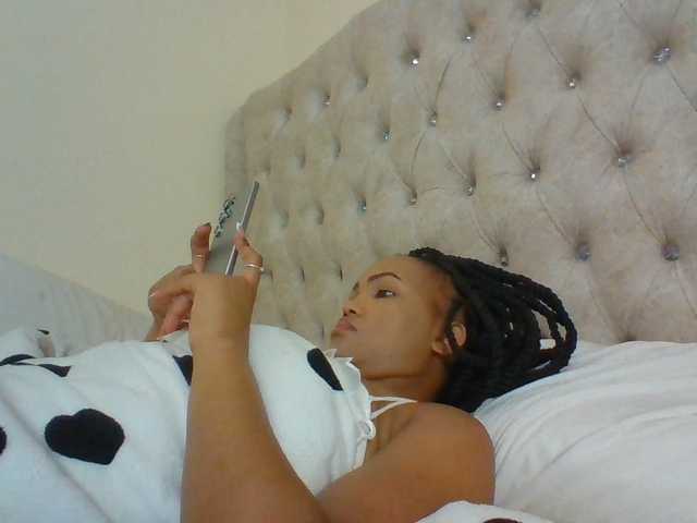 Beautystar12 live cam on BongaCams