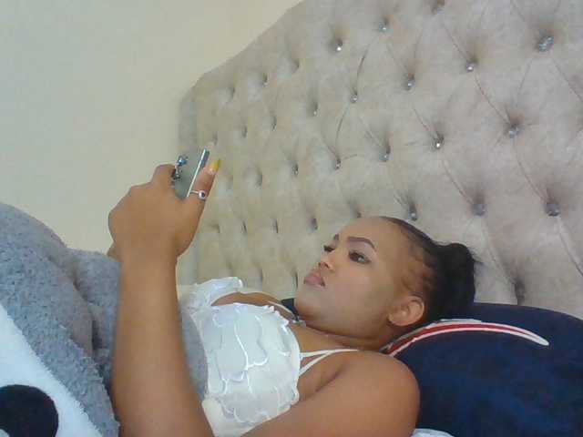 Beautystar12 live cam on BongaCams
