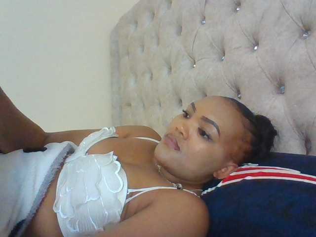 Beautystar12 live cam on BongaCams