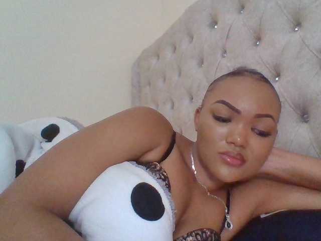 Beautystar12 live cam on BongaCams