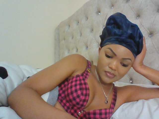 Beautystar12, en directo ahora en BongaCams