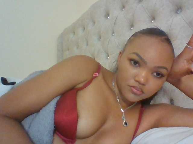 Beautystar12 live cam on BongaCams