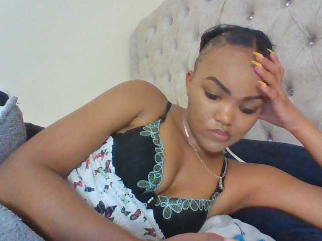 Beautystar12 live cam on BongaCams