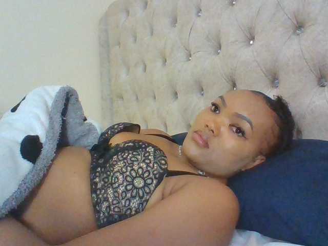 Beautystar12 live cam on BongaCams