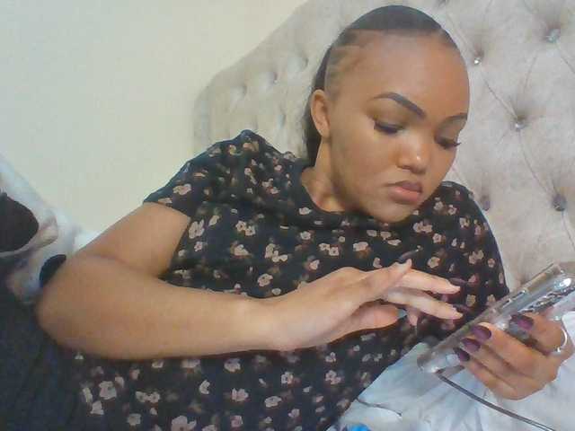 Beautystar12 live cam on BongaCams