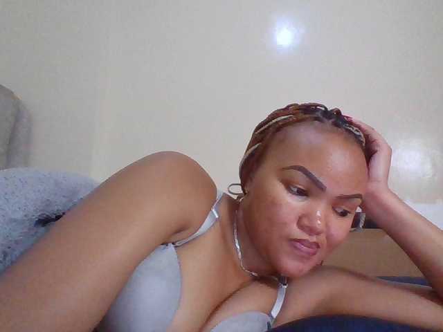 Beautystar12 live cam on BongaCams
