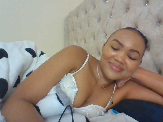 Beautystar12 live cam on BongaCams