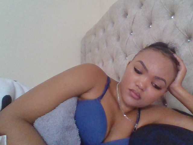 Beautystar12 live cam on BongaCams