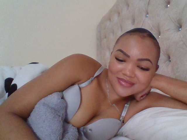 Beautystar12 live cam on BongaCams