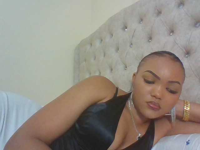 Beautystar12 live webcam show