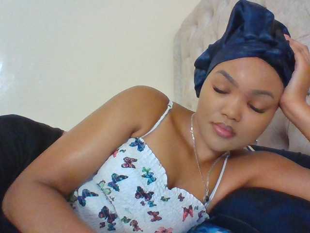 Beautystar12 live cam on BongaCams