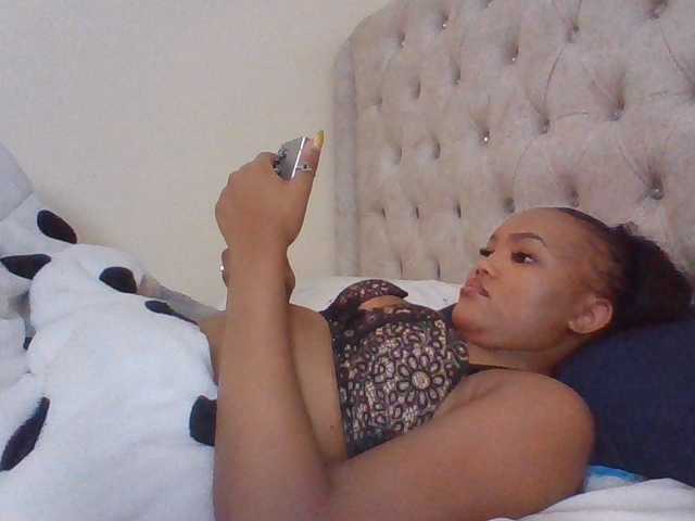 Beautystar12 live cam on BongaCams